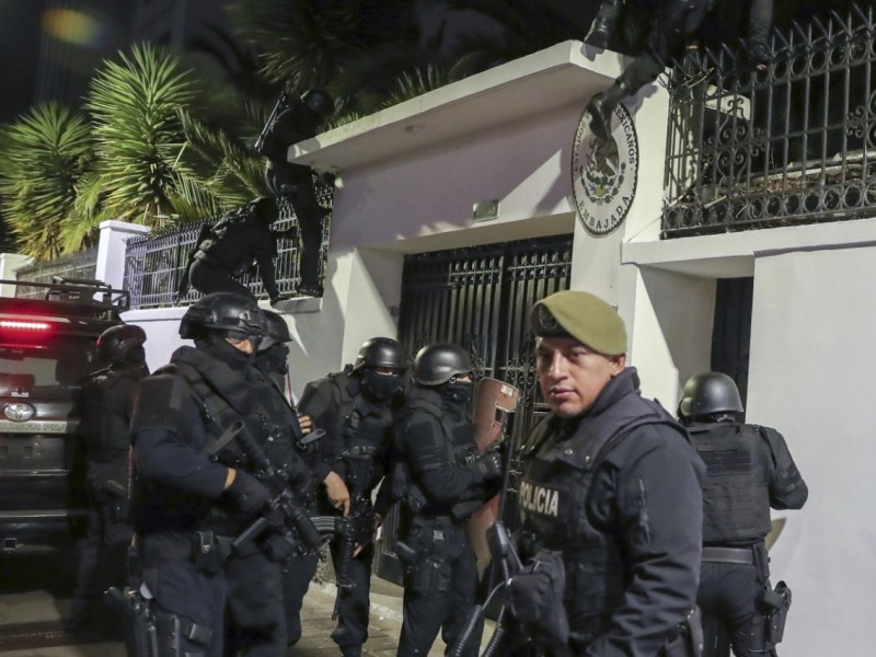 Ecuador Police Storm Mexican Embassy to Arrest Ex-VP Jorge&nbsp;Glas